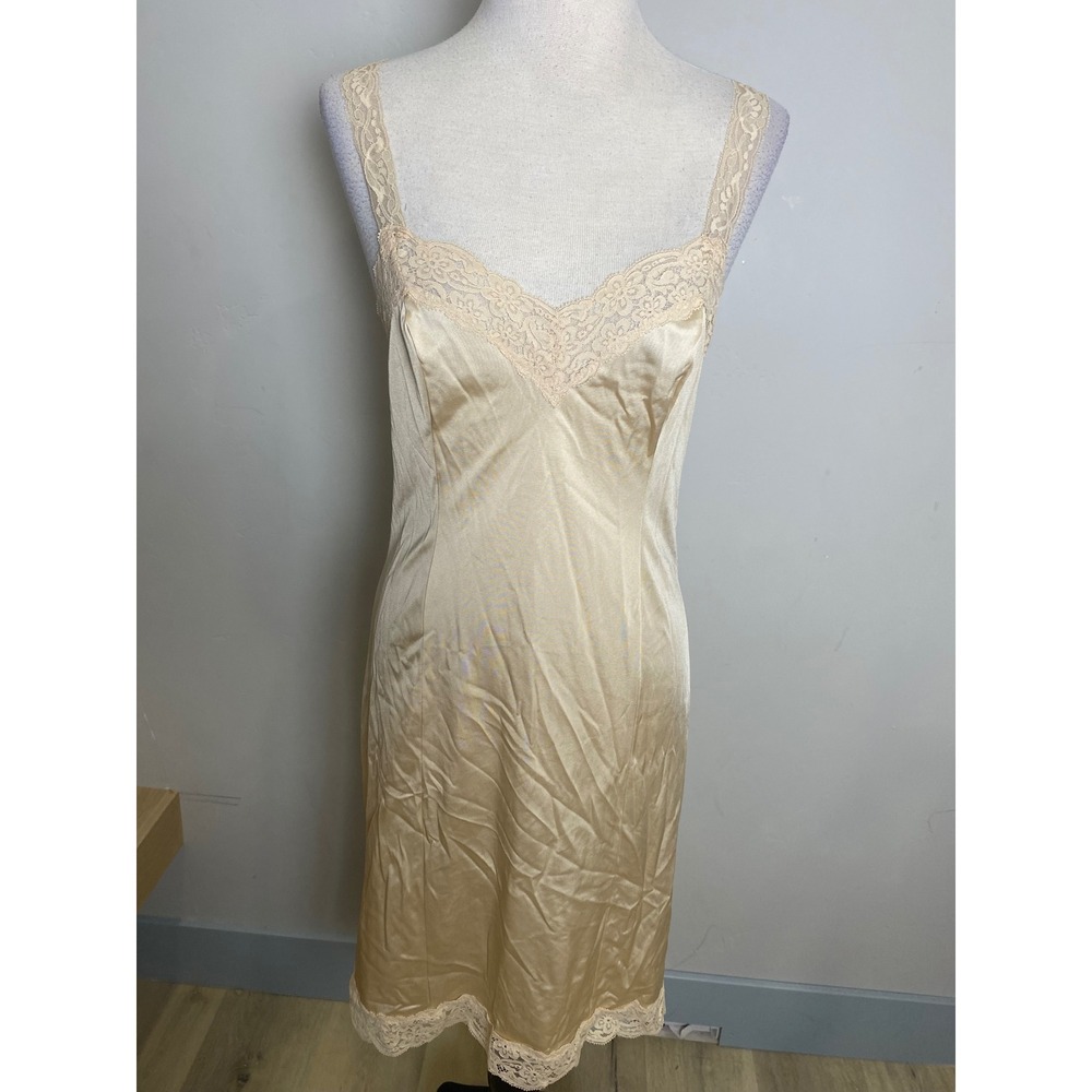 Vintage Vanity Fair Gold Lace Trim Full Slip Antron Nylon Lingerie 32 50s 60s